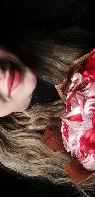 Model - LucyGoldi striptease