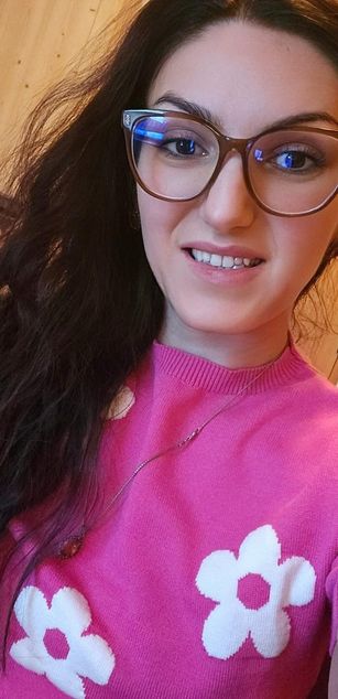 Model - LanaBanner striptease