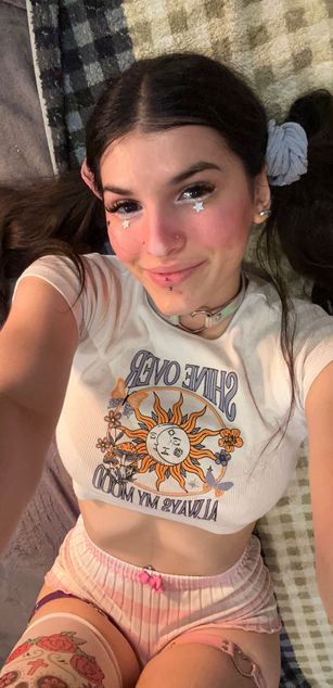 Model - LucyPurple sexy