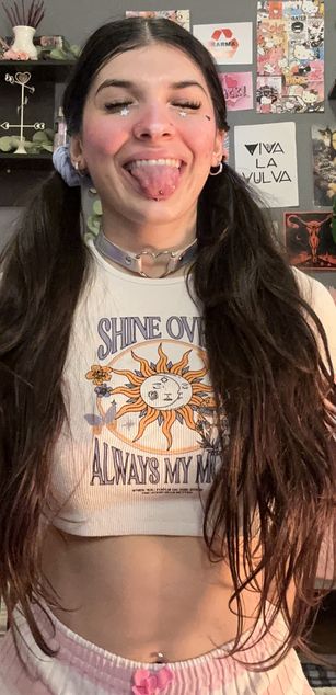 Model - LucyPurple sexy