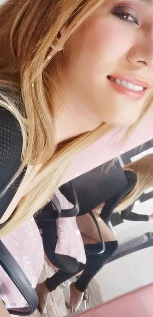 Model - solangeTS bigcock