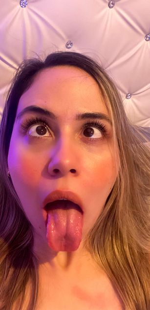 Model - Heidy Kung blowjob