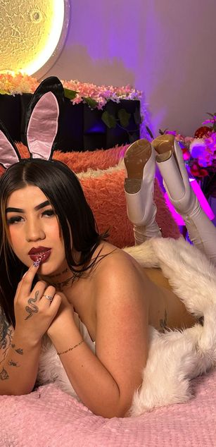 Model - Sara Krays ANAL