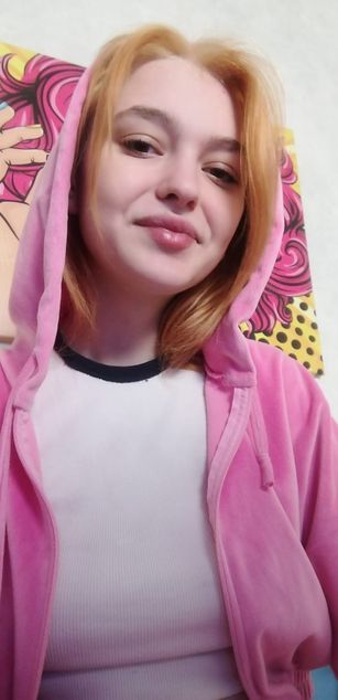 Model - LucyGoldi striptease