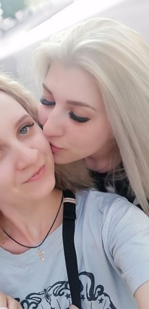 Model - HotSpice naked