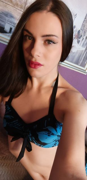 Model - Nicole Redfield dildo