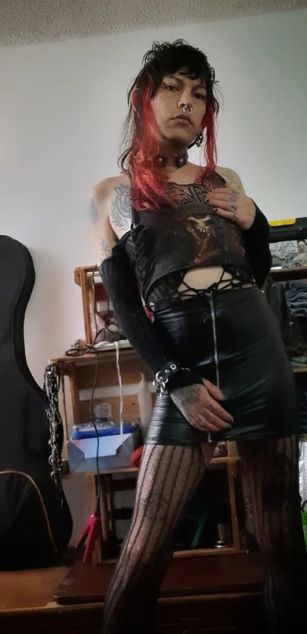 Model - Lilithmadcranium redhead