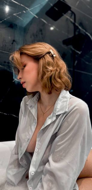 Model - Anna_Elfie heels