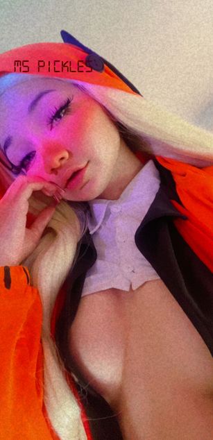 Model - Ms.Pickles deepthroat