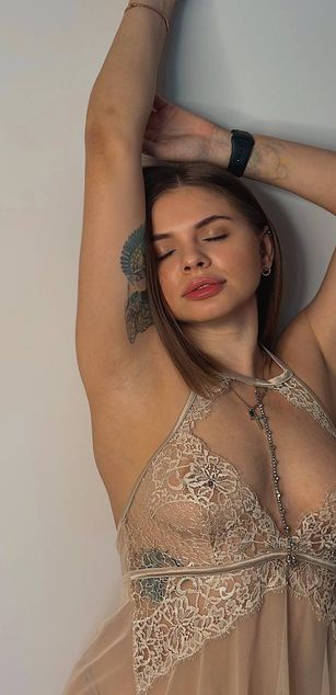 Model - LizaDeMoon heels