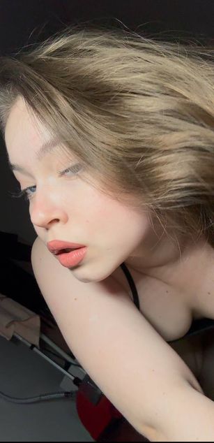 Model - Eva Moore roleplay