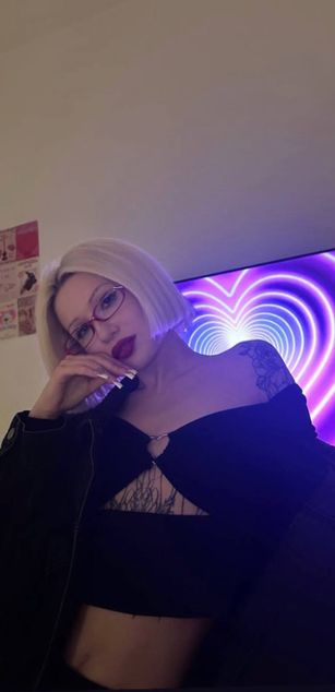 Model - Aliccecutte pussy