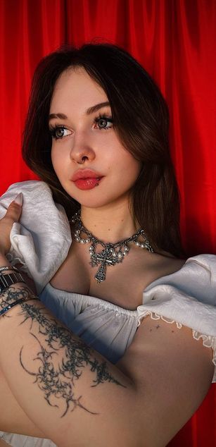 Model - DraculauraTepes sexy