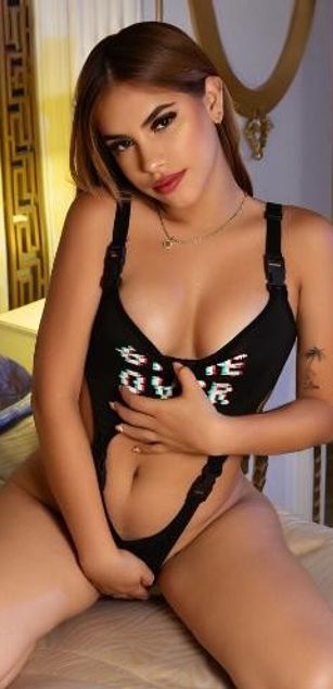 Model - Milu Rosse deepthroat