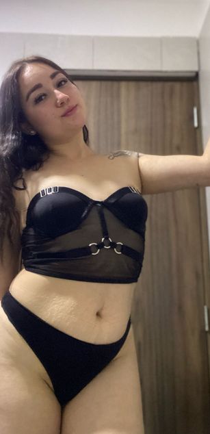 Model - Mia Santos feet