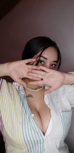 Model - Andrea deepthroat