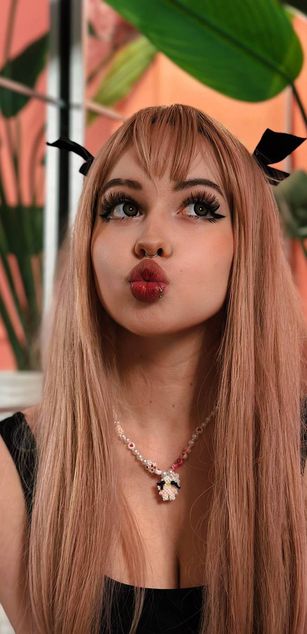 Model - DraculauraTepes sexy