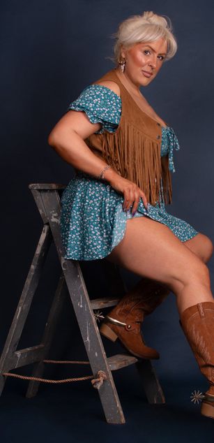 Model - Goddess Alimony Blonde