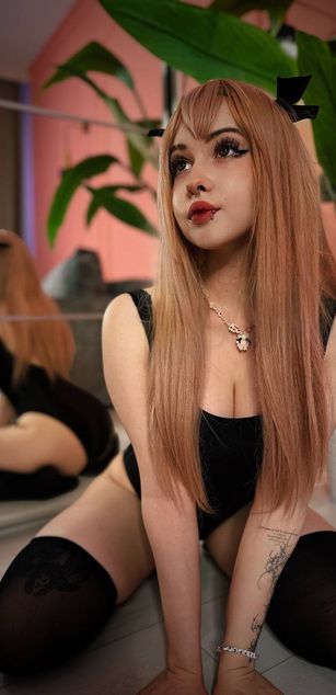 Model - DraculauraTepes sexy