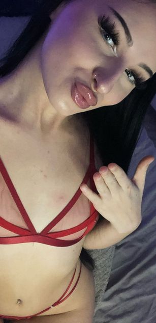 Model - Scarlett Jakobs deepthroat