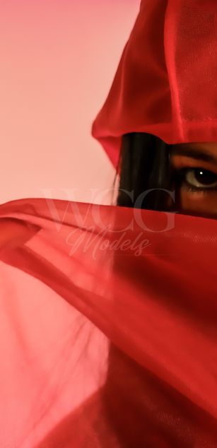 Model - Charlotte Joones latina