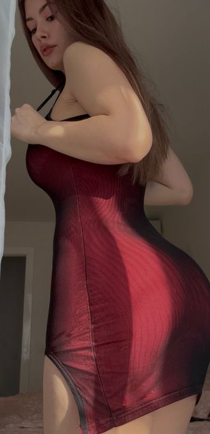 Model - Elizabeth Pandi bigboobs