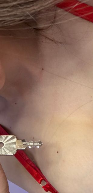 Model - Elizabeth Pandi bigboobs