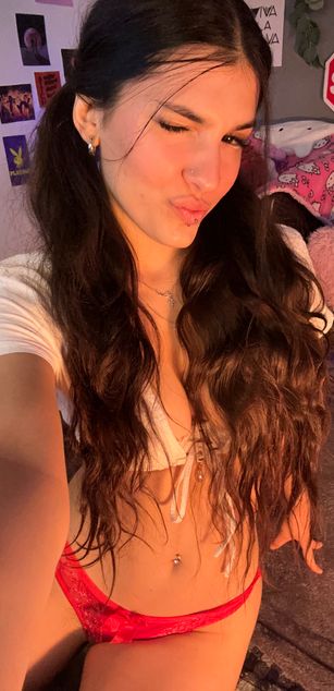 Model - LucyPurple sexy