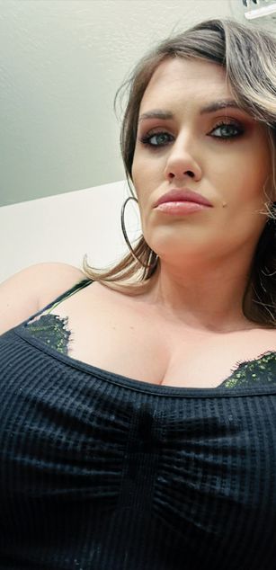 Model - MollyMormon69 deepthroat