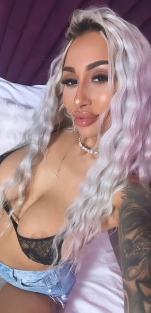 Model - GoldenAmber ass