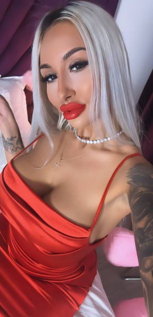 Model - GoldenAmber ass