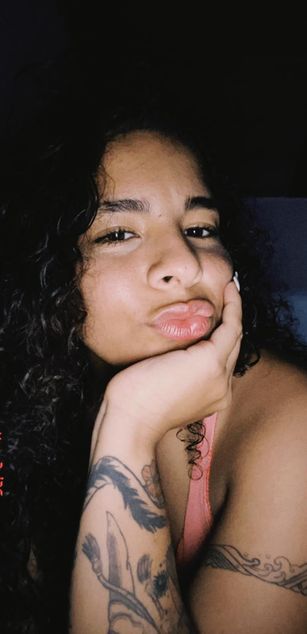 Model - Isis Gil brunette