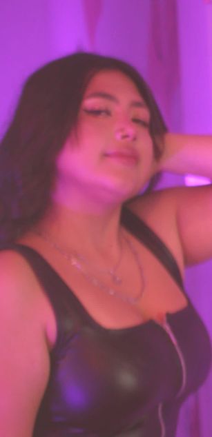 Model - Blue Moon curvy