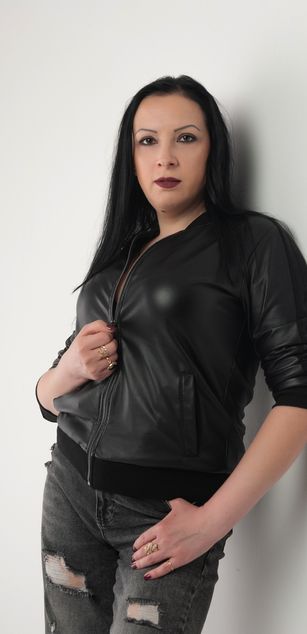 Model - ElizabethSho bigboobs