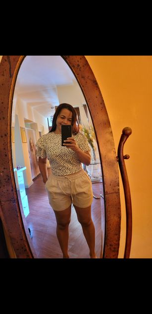 Model - Sophie Harris dildo