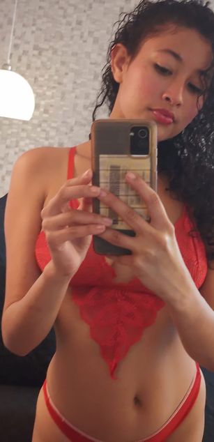 Model - Milkdulce1 deepthroat