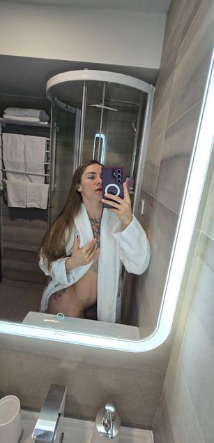 Model - ZlataFitGoddess femdom