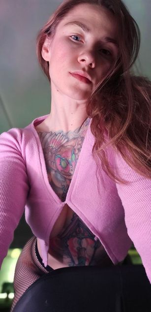 Model - ZlataFitGoddess femdom