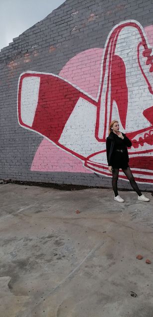 Model - LucyGoldi striptease