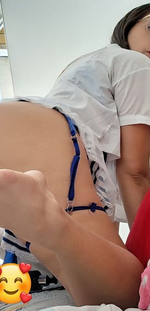 Model - Aarina Flowers deepthroat