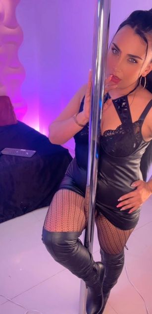 Model - Evangeline Taylor striptease