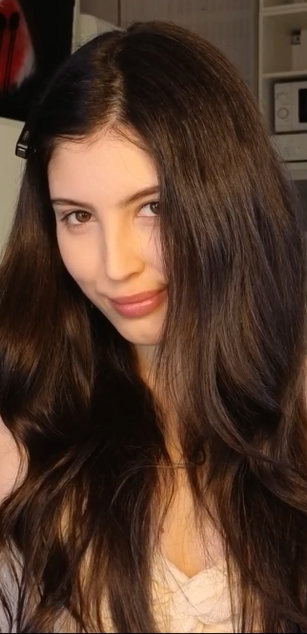 Model - Rosie brunette