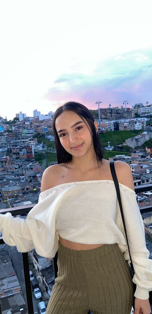 Model - Laura Ferreira Webcam