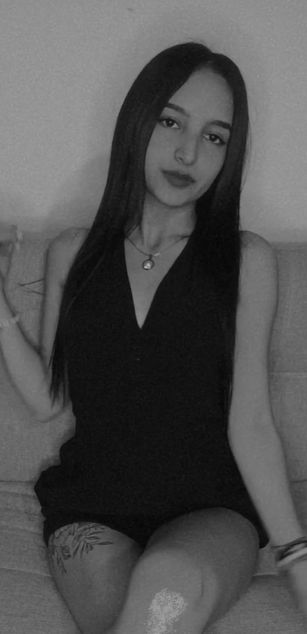 Model - Laura Ferreira Webcam