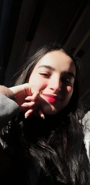 Model - Laura Ferreira Webcam