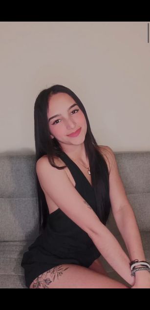 Model - Laura Ferreira Webcam