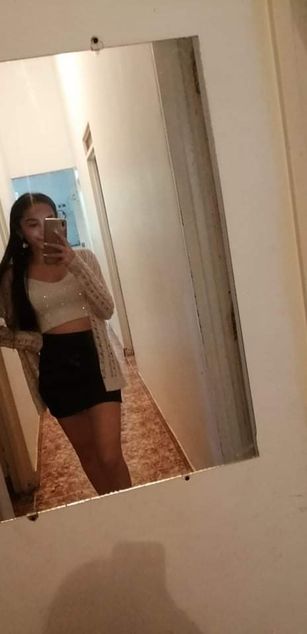 Model - Laura Ferreira Webcam