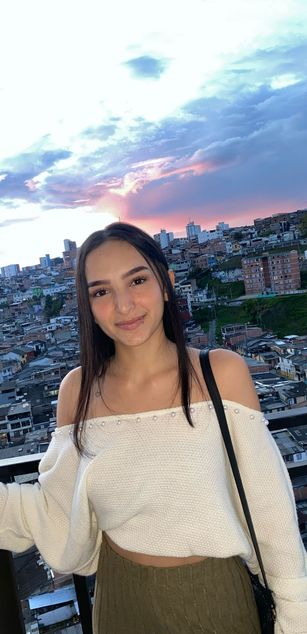 Model - Laura Ferreira Webcam