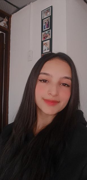 Model - Laura Ferreira Webcam