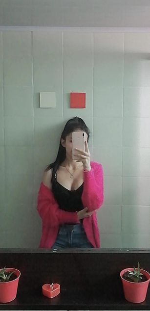 Model - Laura Ferreira Webcam